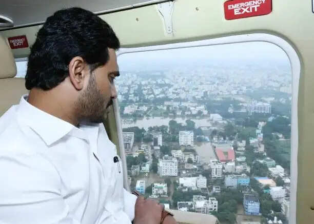 ஆந்திராவை புரட்டிபோட்ட கனமழை: பலியானோர் எண்ணிக்கை 25 ஆக உயர்வு !