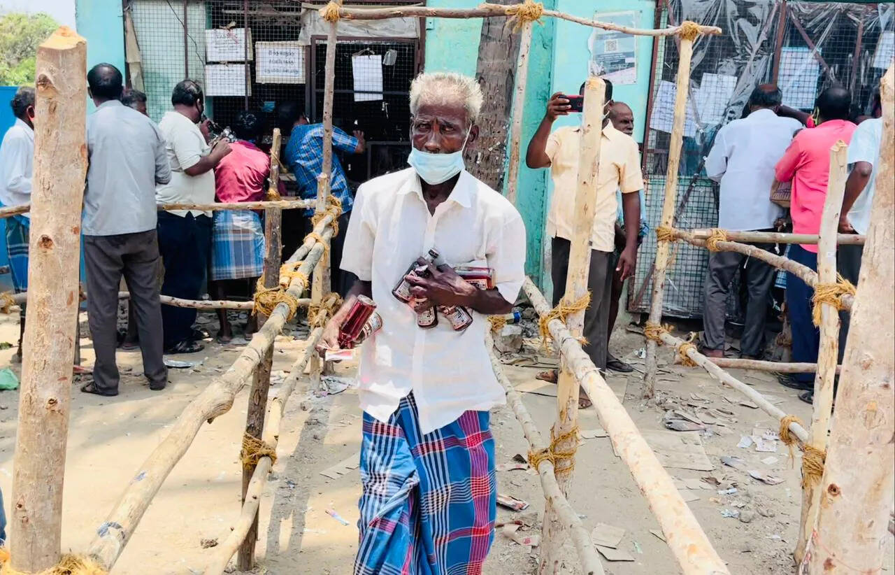 அடேங்கப்பா..!! இரண்டே தினங்களில் இத்தனை கோடிக்கு மது விற்பனை ?