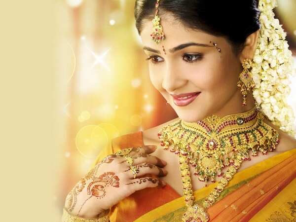 தங்கம் விலை கிராமுக்கு மீண்டும் குறைவு !! நடுத்தர மக்கள் தங்கம் வாங்க சரியான நேரம்..!