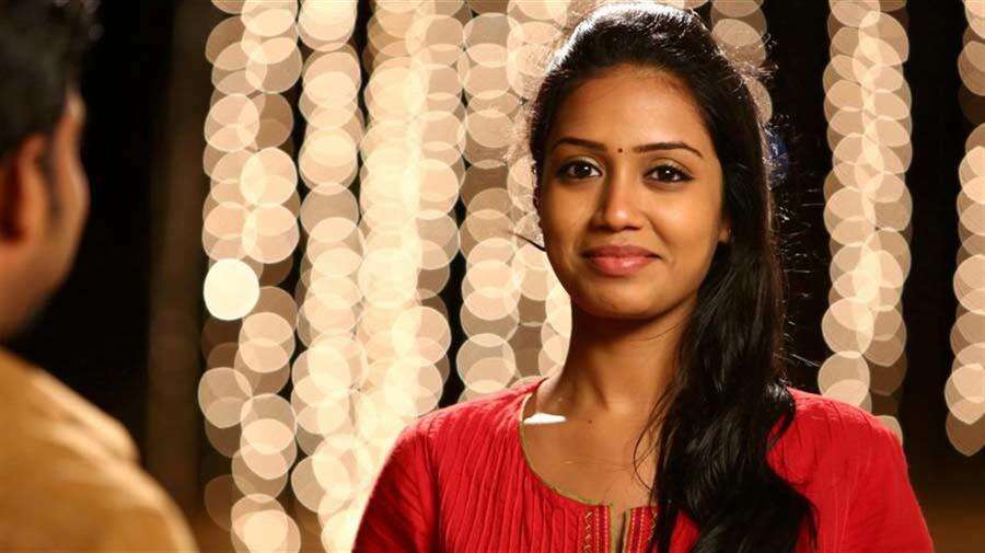 நடிகை நிவேதா பெத்துராஜுக்கு டெலிவரி செய்யப்பட்ட உணவில் கரப்பான் பூச்சி !!