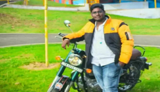 பட்டப்பகலில் நடந்த பயங்கரம்.. நண்பனை ஓட ஓட விரட்டி வெட்டிக்கொன்ற இளைஞர்கள் !! பட்டப்பகலில் நடந்த பயங்கரம்.. நண்பனை ஓட ஓட விரட்டி வெட்டிக்கொன்ற இளைஞர்கள் !!