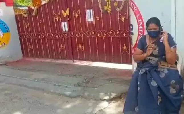 சிவகாசி ஜெயலட்சுமி திருச்சியில் தர்ணா..!