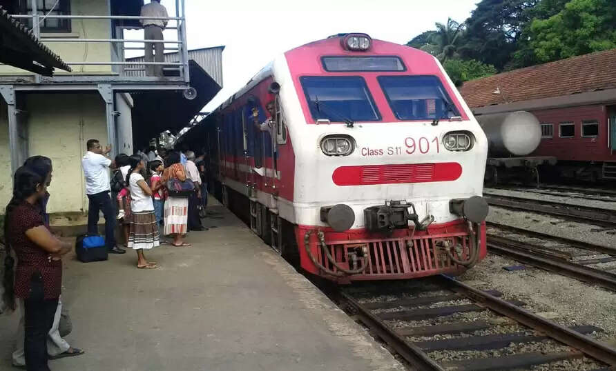 வன்முறை எதிரொலி.. நாடு முழுவதும் அடியோடு முடங்கியது ரயில் சேவை !!