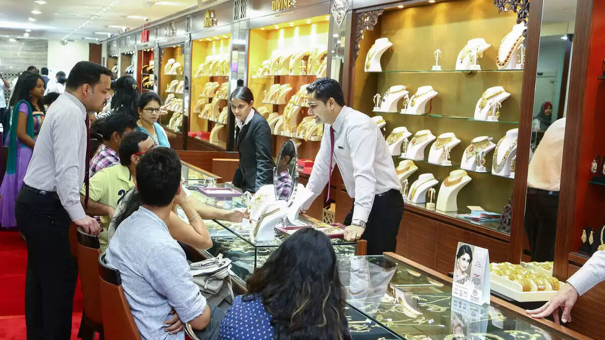 இந்தியாவில் ரூ.9,860 கோடி முதலீடு செய்யும் மலபார் கோல்டு நிறுவனம் !!