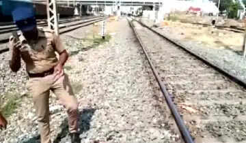 திருப்பூரில் சோகம்..!! உருக்கமாக கடிதம் எழுதிவிட்டு ரயில் முன் பாய்ந்து பள்ளி மாணவன் தற்கொலை..!!