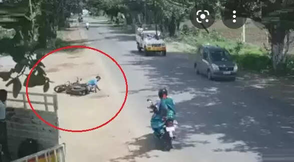 ஒரு குடிகாரரால் ஒட்டுமொத்த சாலை விதிகளும் மாறிப்போச்சு.. காவல்துறை பகிர்ந்த வீடியோ !