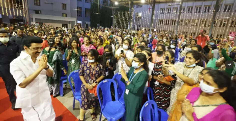 படிப்பு மட்டும் போதாது.. மாணவிகளுக்கு முதலமைச்சர் மு.க.ஸ்டாலின் முக்கிய அறிவுரை !!