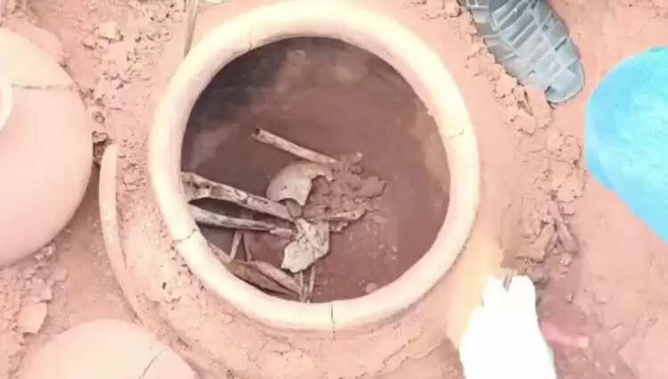 அகழாய்வில் பழங்கால மனிதனின் மண்டை ஓடு, எலும்புகள் கண்டெடுப்பு !!