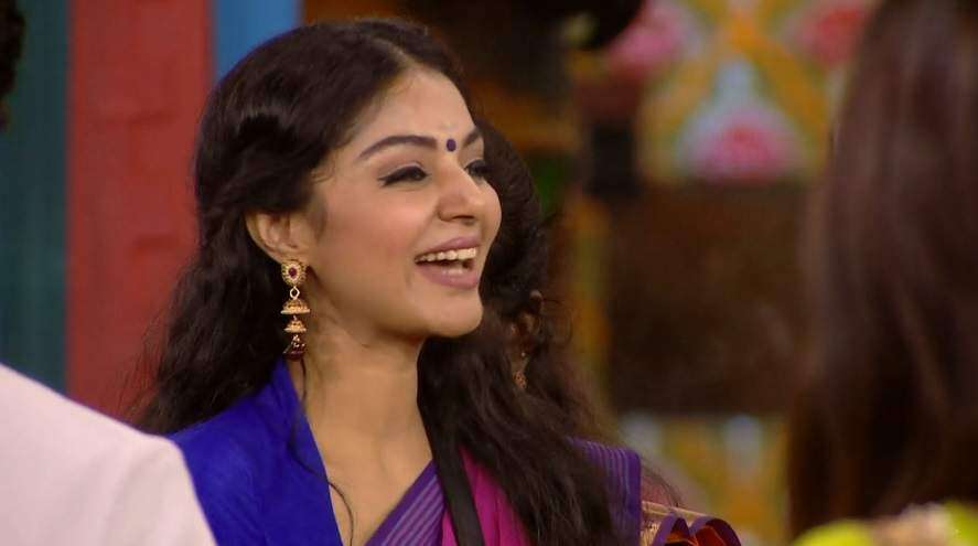 சனம் ஷெட்டியின் புது காதலர்! கரம் கோர்த்து அழைத்து காதலரை அறிமுகம் செய்து வைத்த சனம் ஷெட்டி...!