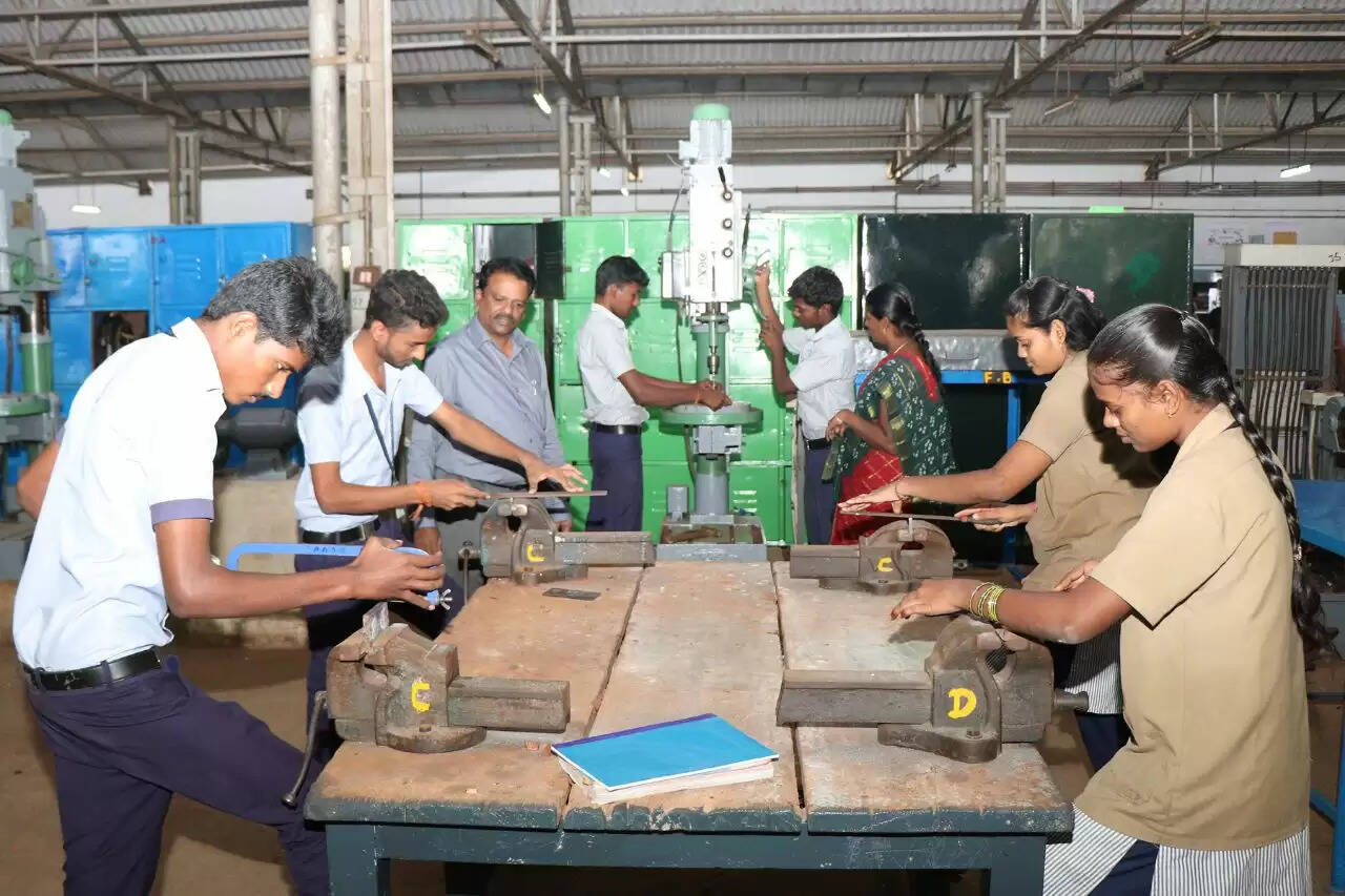 ஐடிஐ முடித்தவர்களுக்கு 10, 12-ம் வகுப்புக்கு இணையான கல்விச்சான்று..!