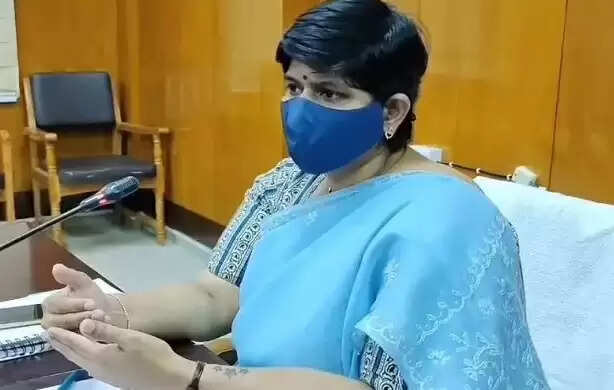 பெரும் பரபரப்பு.. மாவட்ட ஆட்சியர் வாட்ஸ்அப் எண் மூலம் அரசு அதிகாரிகளிடம் மோசடி?