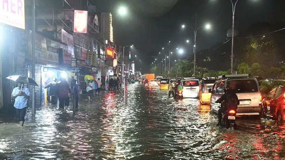 சென்னையில் திடீர் மழை.. இதுதான் காரணமாம்: வானிலை ஆய்வு மையம் விளக்கம்..! சென்னையில் திடீர் மழை.. இதுதான் காரணமாம்: வானிலை ஆய்வு மையம் விளக்கம்..!