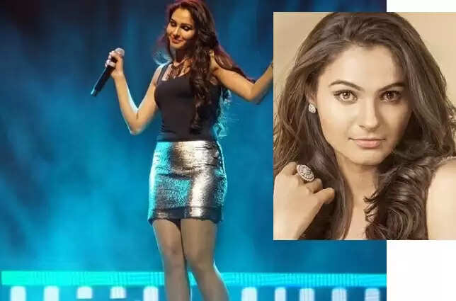 கோயில் திருவிழாவில் நடனமாட மறுத்த நடிகை ஆண்ட்ரியா.. நொறுக்கிய ரசிகர்கள் !!