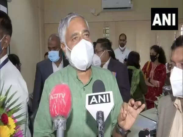 பள்ளிகளை மூடும் திட்டம் இல்லை.. கல்வித்துறை அமைச்சர் பேட்டி..! பள்ளிகளை மூடும் திட்டம் இல்லை.. கல்வித்துறை அமைச்சர் பேட்டி..!
