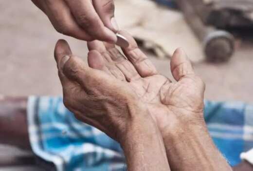 பிச்சைக்காரர்களுக்கு மறுவாழ்வு.. 60 பேருக்கு வேலை அளித்தது அரசு !