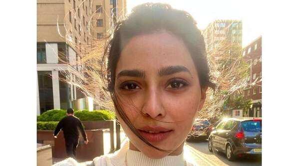 தனுஷ் புதுப்பட நடிகைக்கு கொரோனா வைரஸ் பாதிப்பு !!