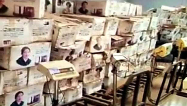 வீணாகும் விலையில்லா பொருட்கள்.. குடோனில் குவிந்து கிடக்கும் அவலம்..!