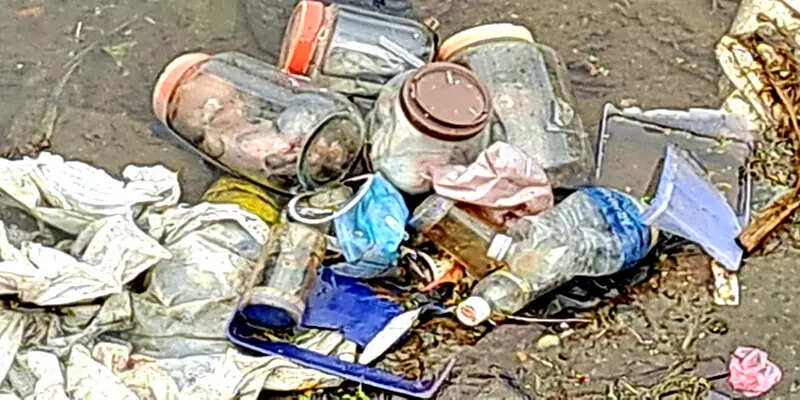 பெரும் அதிர்ச்சி! கண்ணாடி பாட்டில்களில் சிசுக்களின் சடலங்கள்!!