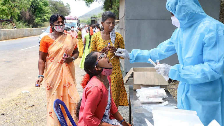 63 நாட்களுக்குப் பின்னர் தினசரி கொரோனா பாதிப்பு 1 லட்சத்திற்கு கீழ் குறைந்தது!