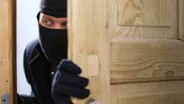 புதுவீட்டுக்கான பொருட்களை லிஸ்ட் போட்டு திருடிய கொள்ளையர்கள்!!