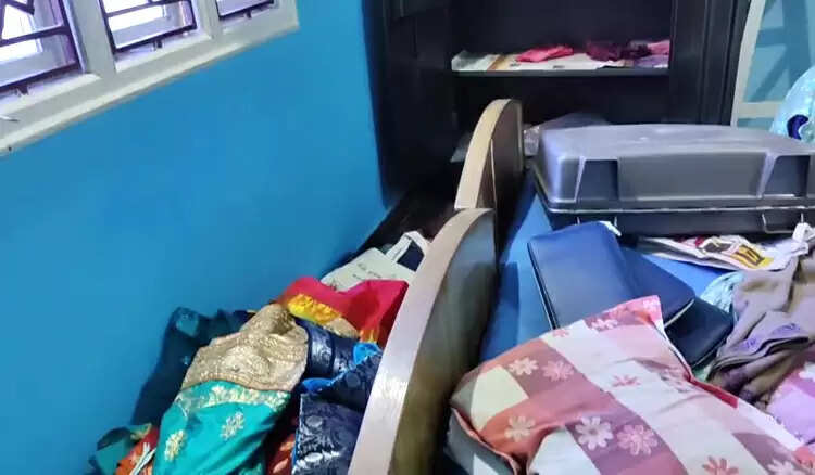 திருவிழாவுக்கு சென்ற அரசு ஊழியர்.. வீடு திரும்பியபோது காத்திருந்த அதிர்ச்சி..!