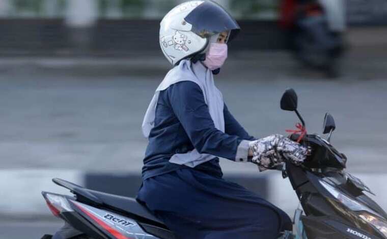 கல்லூரி மாணவிகளுக்கு இலவச ஸ்கூட்டி.. அசரவைக்கும் பாஜக தேர்தல் அறிக்கை !!