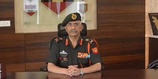 ஹெலிகாப்டர் விபத்து.. முப்படை தளபதிகள் குழுவின் தலைவராக நரவானே நியமனம் !