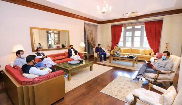 பாகிஸ்தான் பிரதமர் செயலால் சர்வதேச அளவில் எழுந்த சர்ச்சையும் எதிர்ப்பும் !!