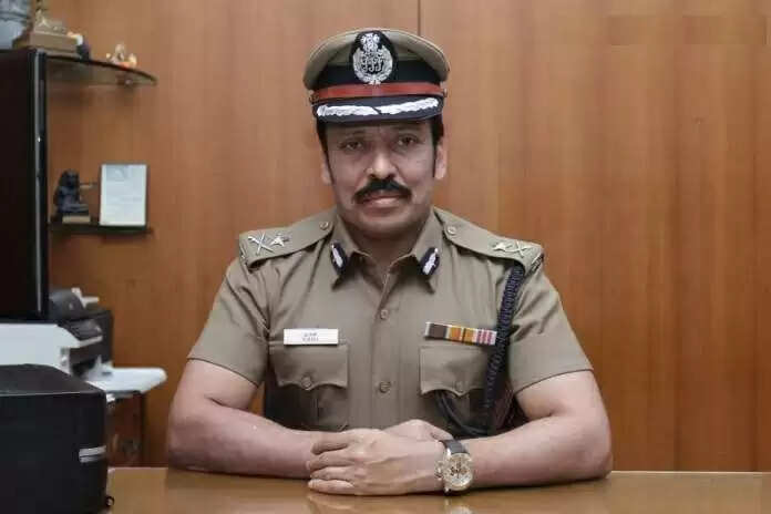 “கூண்டோடு டிரான்ஸ்ஃபர் பண்ணிடுவேன்” : காவல் ஆணையர் எச்சரிக்கை!! “கூண்டோடு டிரான்ஸ்ஃபர் பண்ணிடுவேன்” : காவல் ஆணையர் எச்சரிக்கை!!