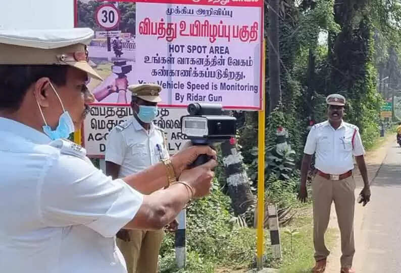 வாகன ஓட்டுநர்களே கவனம்.. போலீஸ் அதிரடி நடவடிக்கை..! வாகன ஓட்டுநர்களே கவனம்.. போலீஸ் அதிரடி நடவடிக்கை..!