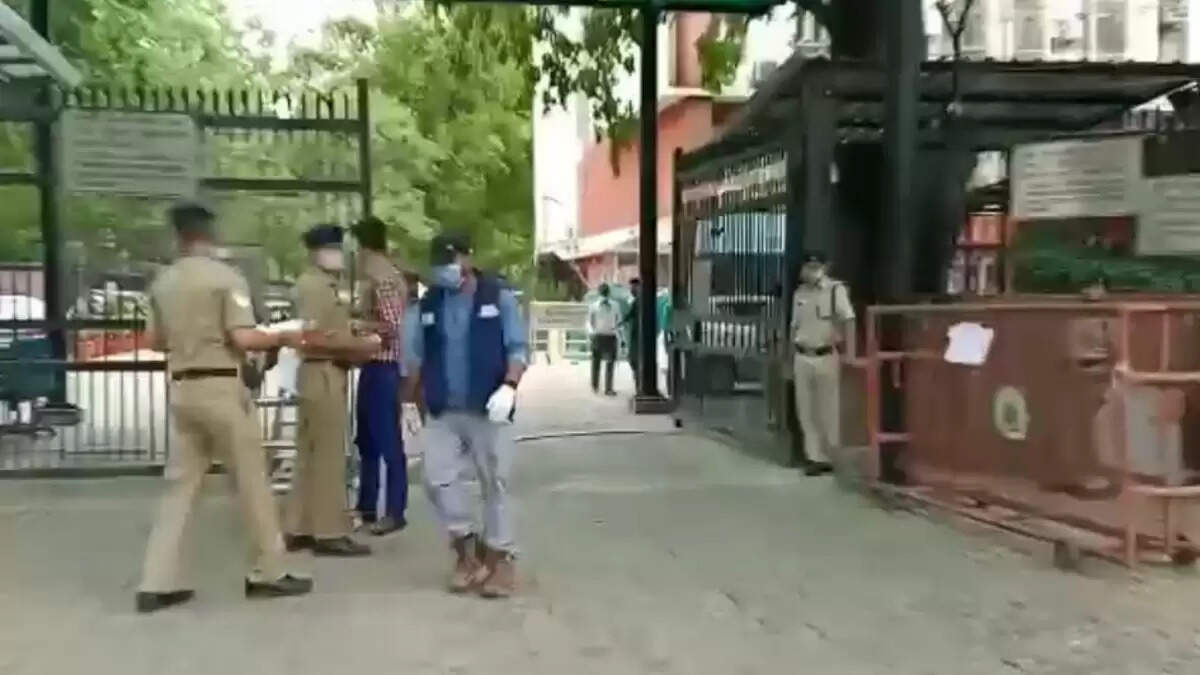 சாஸ்திரி பவனில் 7-வது மாடியில் இருந்து குதித்து விஞ்ஞானி தற்கொலை..!!