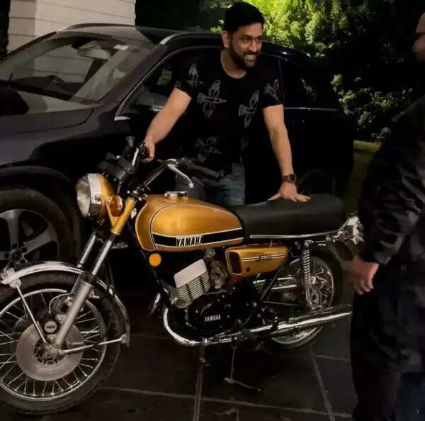 ms-dhoni-yamahams-dhoni-yamaha
