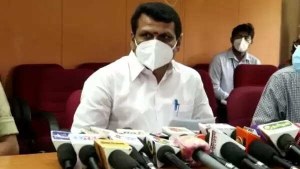 அதிகாரிகளை ஒருமையில் பேசினால்.. அரசு வேடிக்கை பார்க்காது..!! அதிகாரிகளை ஒருமையில் பேசினால்.. அரசு வேடிக்கை பார்க்காது..!!