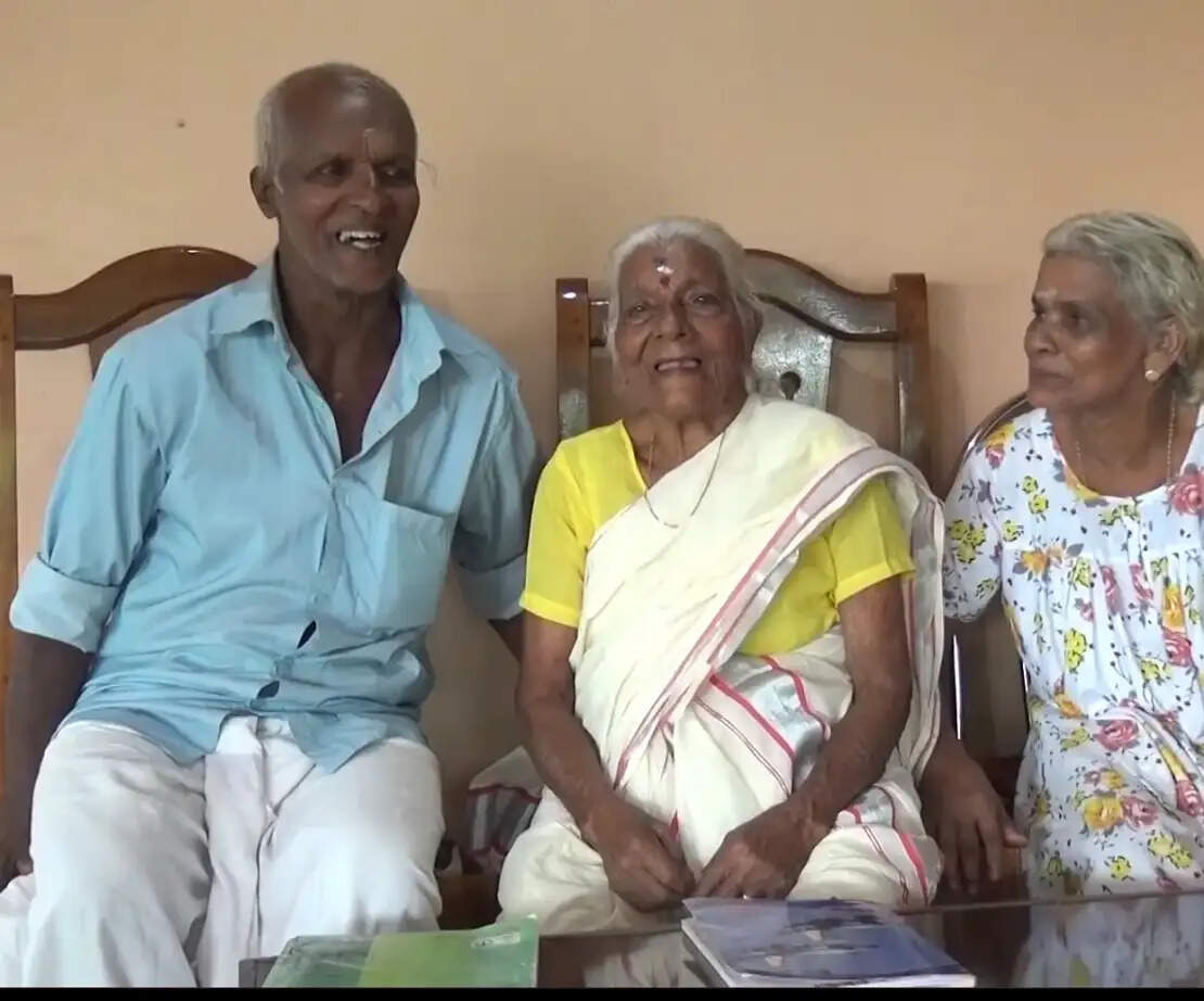 சாதிக்க வயதில்லை! தேர்வில் முதலிடம் பிடித்த 104 வயது மூதாட்டி குட்டியம்மா..!