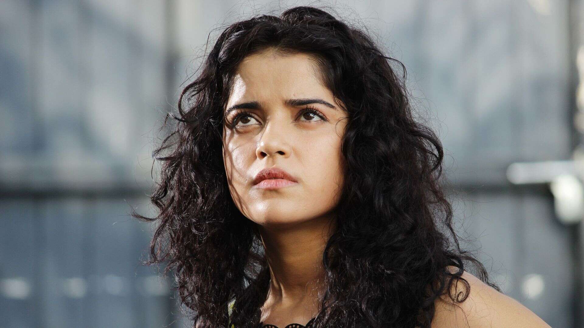 அடுத்த அதிர்ச்சி !! வென்டிலேட்டர் கிடைக்காததால் கோ பட நடிகையின் சகோதரர் காலமானார் !!