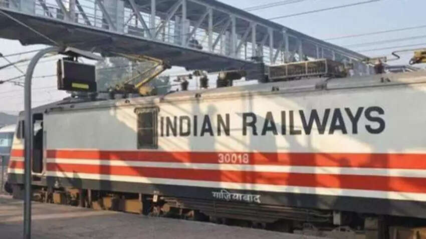 தேர்வு அடிப்படையில் மட்டும்தான் இவர்களுக்கு பணி.. தெற்கு ரயில்வே அறிவிப்பு..! தேர்வு அடிப்படையில் மட்டும்தான் இவர்களுக்கு பணி.. தெற்கு ரயில்வே அறிவிப்பு..!