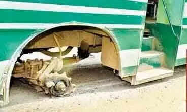 நடுவழியில் அரசு பேருந்து சக்கரம் கழன்று ஓடியதால் பரபரப்பு..!!