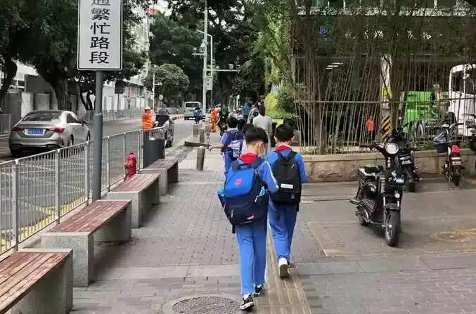 குழந்தைகள் தவறு செய்தால் பெற்றோருக்கு தண்டனை- சீனா புதிய திட்டம் !!