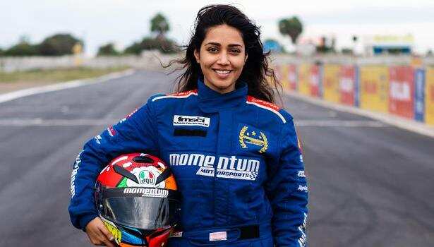 செம கெத்து.. ரேஸ் கார் ஓட்டும் பயிற்சியை முடித்த நிவேதா பெத்துராஜ் !