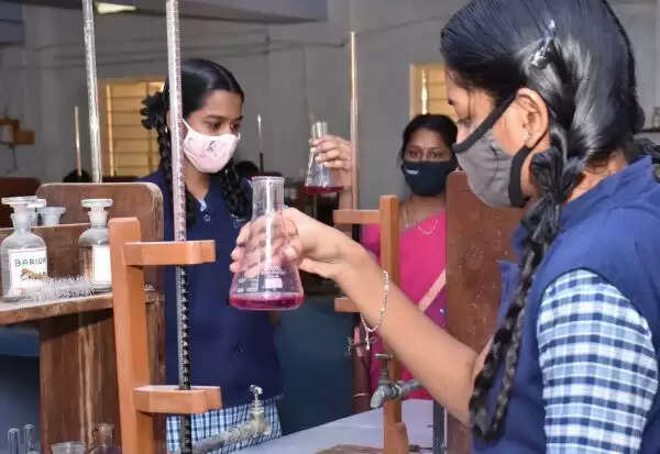 10, 11, 12ஆம் வகுப்பு மாணவர்களுக்கு செய்முறைத் தேர்வு இன்று தொடக்கம்