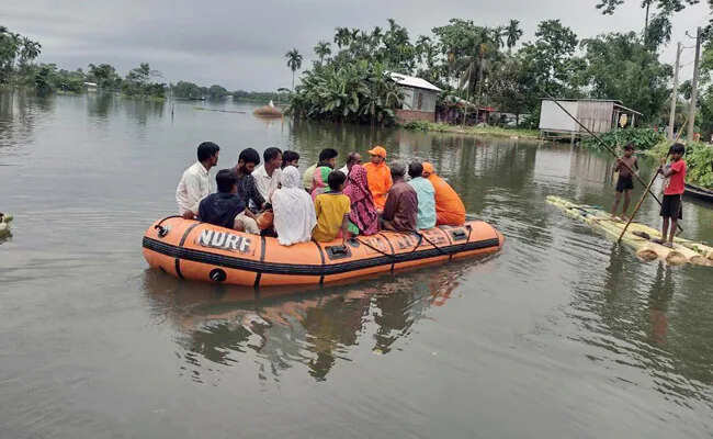 அசாம் வெள்ளம் : உதவி செய்யாமல் ஆட்சிக் கவிழ்ப்பில் பிரதமர் பிஸி!!