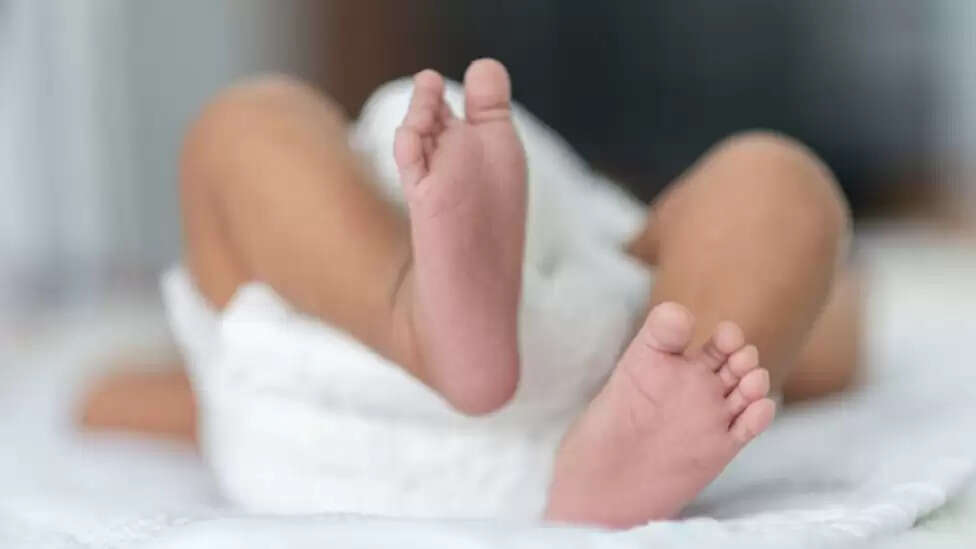 வாட்ஸ்அப் குழுவில் 3,00,000-க்கு ஏலம் விடப்பட்ட 3 நாளே ஆன பெண் குழந்தை..!!