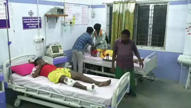 திருச்சி அருகே சோகம்.. பக்தர்கள் கூட்டத்தில் புகுந்தது வேன்.. 3 பேர் பலி.. 4 பேர் படுகாயம்..!