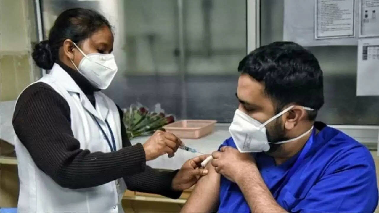 தடுப்பூசி போடாதவர்கள் வீட்டை விட்டு வெளியே வந்தால் கைது.. அரசு அதிரடி..!