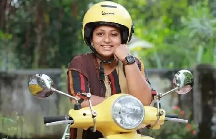 நாட்டின் இளம் பஞ்சாயத்து தலைவர் ரேஷ்மாவுக்கு திருமணம்.. குவியும் வாழ்த்து !!