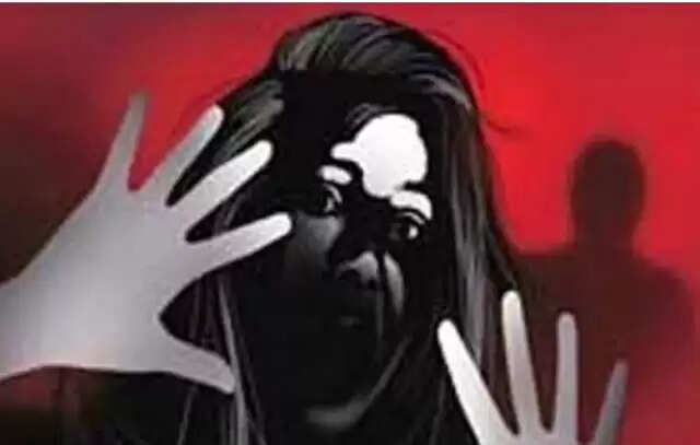 16 வயது சிறுமியை ஓடும் காரில் பாலியல் பலாத்காரம்... 3 பேர் கைது..!!