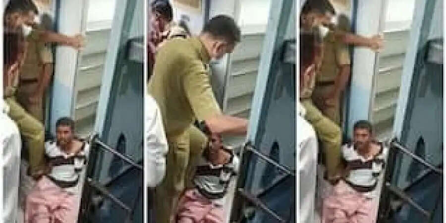டிக்கெட் எடுக்காமல் பயணித்த நபர்... காலால் எட்டி உதைத்த போலீஸ்...!
