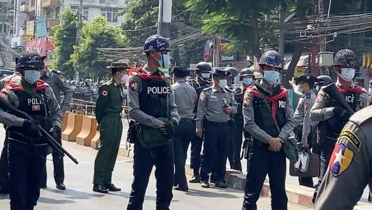 அதிர்ச்சி.. ஒரே நாளில் போராட்டக்காரர்கள் 114 பேர் சுட்டுக்கொலை !!