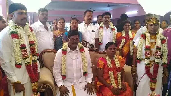 மகள் தந்தை மேல் வைத்திருக்கும் பாசத்திற்கு இது ஒரு சிறந்த உதாரணம்..!! குவியும் வாழ்த்துக்கள்..!!