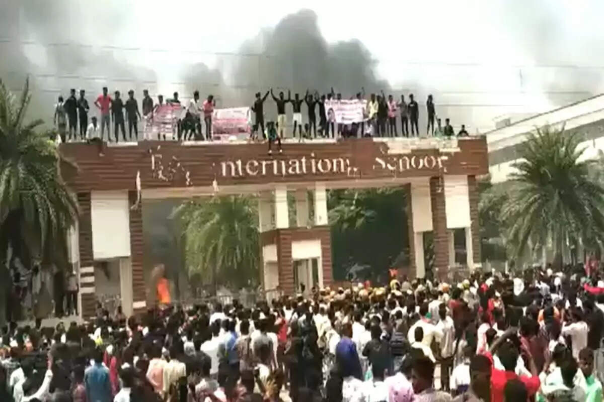 கள்ளக்குறிச்சி வன்முறை.. மாடுகளின் காம்புகள் அறுப்பு.. கொமதேக பொதுச் செயலாளர் வேதனை..!